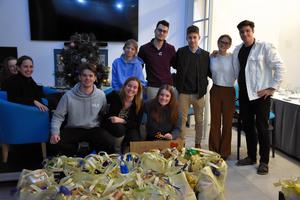 LC_Csoportkép_Karácsonyi adománygyűjtés